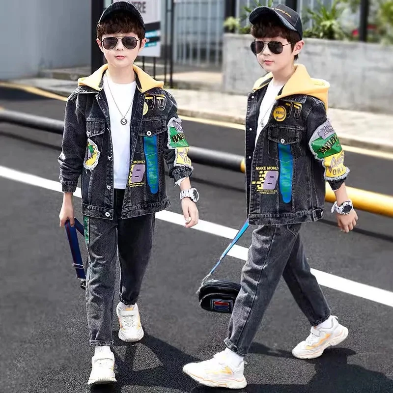 Комплект джинсовой одежды для мальчиков, Весенний костюм для подростков, 2022, Новый Корейский Модный Ковбойский комплект из двух предметов, брюки в стиле пэчворк с капюшоном