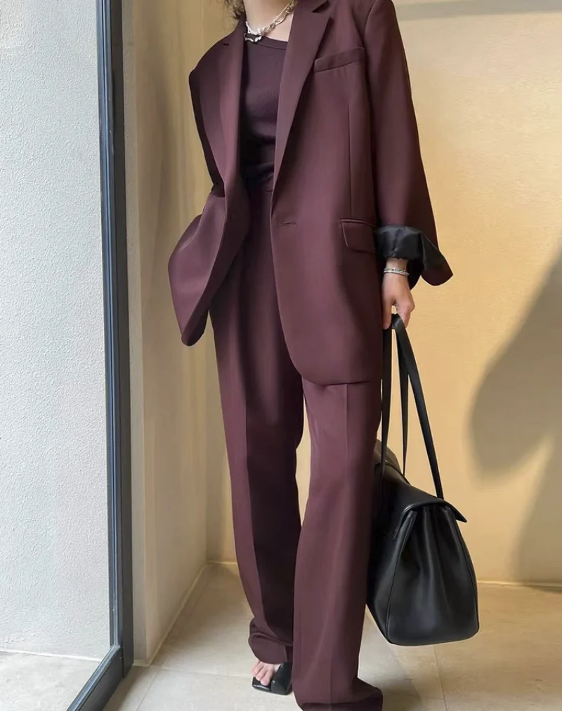 Высококачественный весенне-осенний нишевый дизайн 2023, Модный повседневный бордовый костюм для женщин, два комплекта одежды