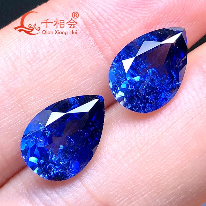 грушевидная форма, натуральная огранка, искусственный сапфир светло-голубого цвета, включая незначительные трещины и включения, корунд, сыпучий драгоценный камень