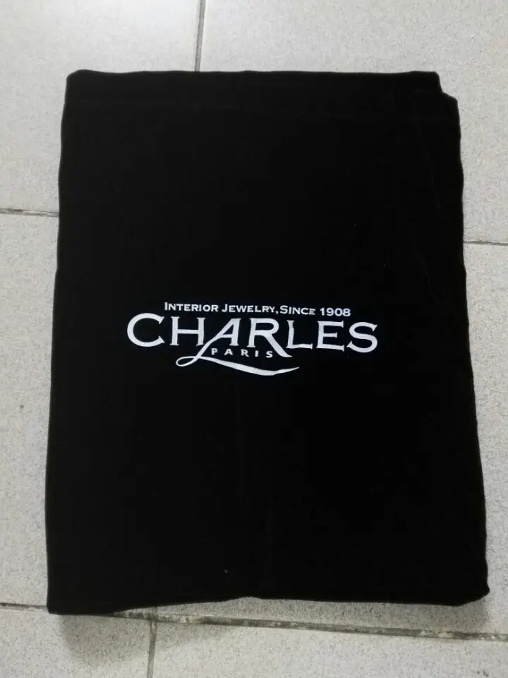черные бархатные сумки для ювелирных изделий, по 100шт каждая размером 45 * 45* 45 см и 35*35 * 40 см; 200шт размером 40 * 40 * 80 см и 500шт размером 8 * 8 * 12 см
