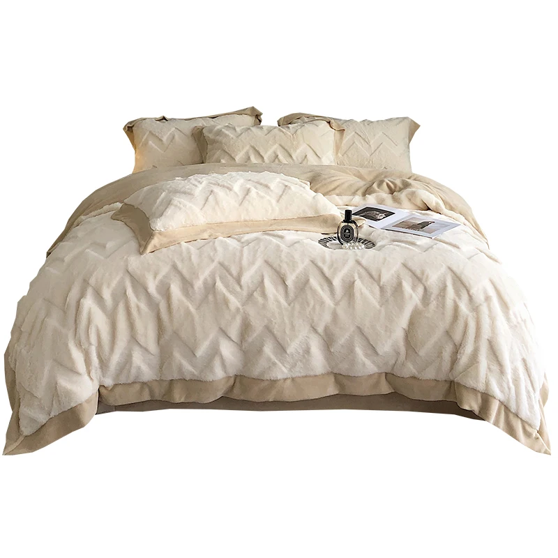 Зимний класс Плюшевая кровать с кроликом, четырьмя комплектами молочного бархата и пуховым одеялом с толстыми теплыми простынями из коралловой фланели